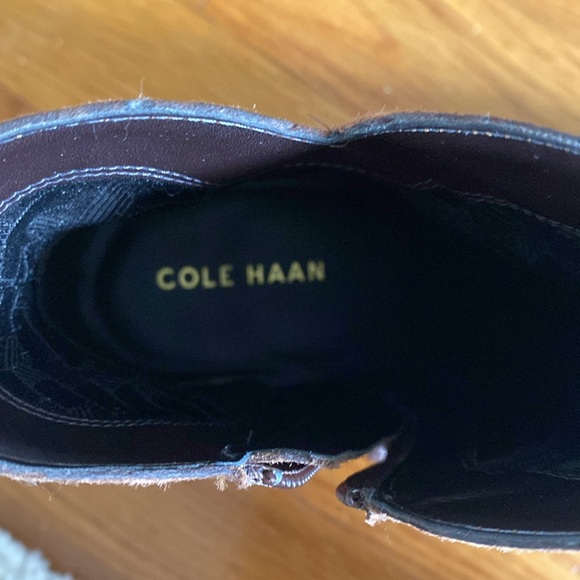 Cole Haan suede boots. Like new condition. Size 8 - Picture 3 of 7